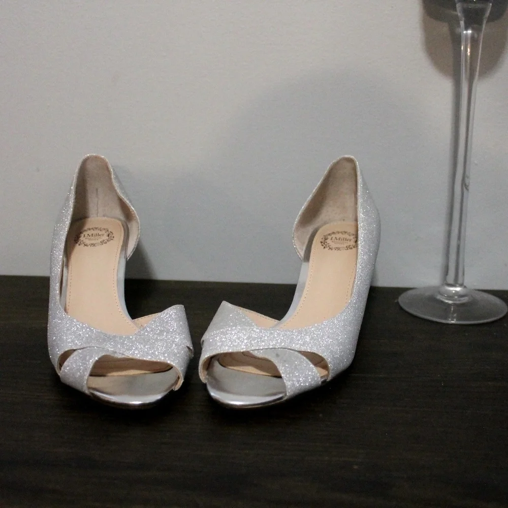 4/$25 I. Miller Silver Peep Toe Heels size 7